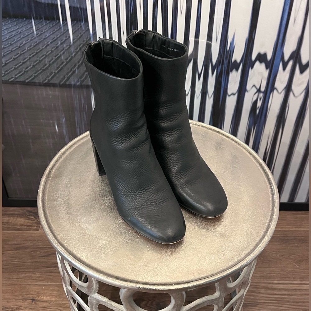 Dolce Vita Black Leather Cyan Ankle Booties